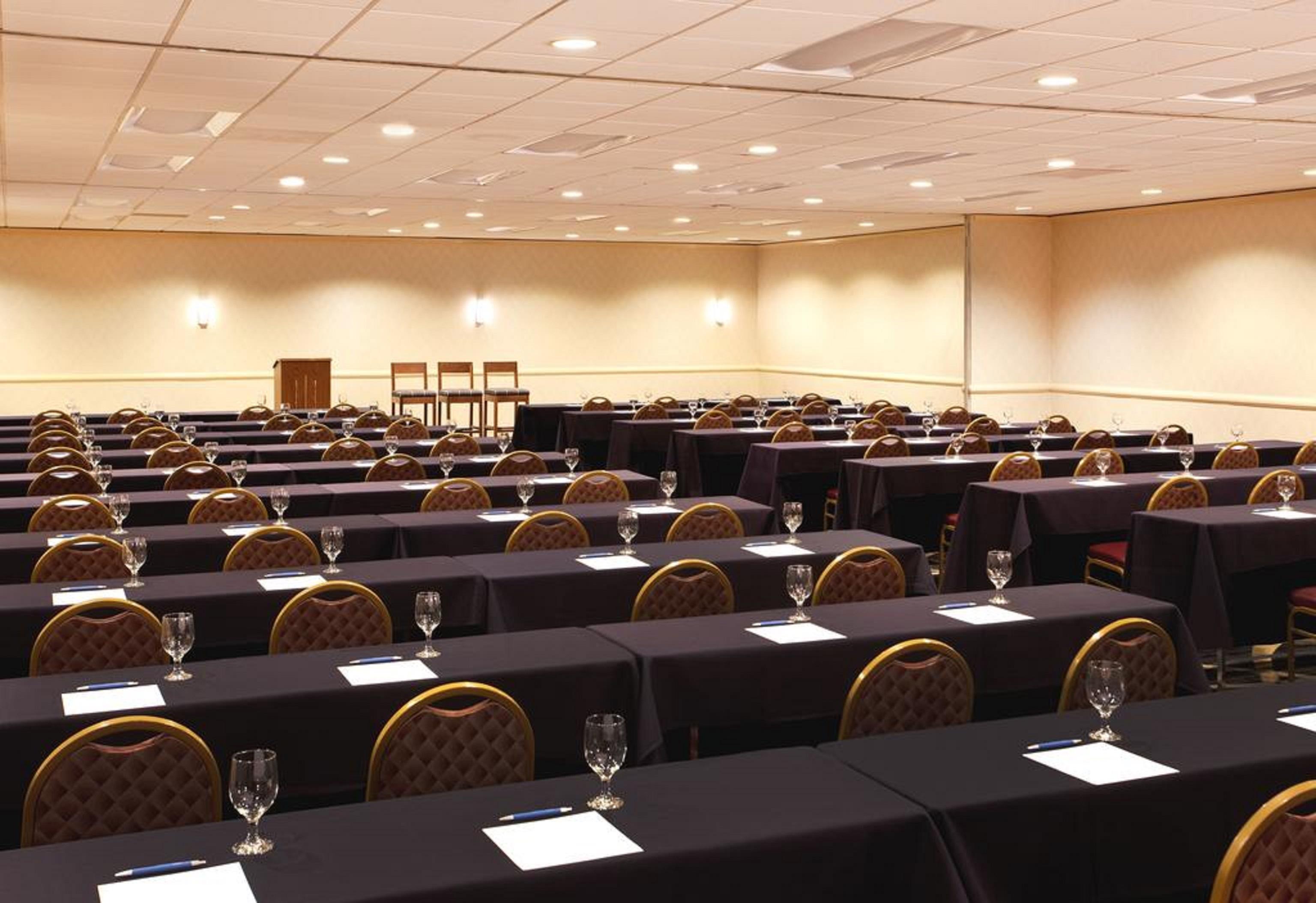 Four Points By Sheraton Cleveland Airport Perniagaan gambar